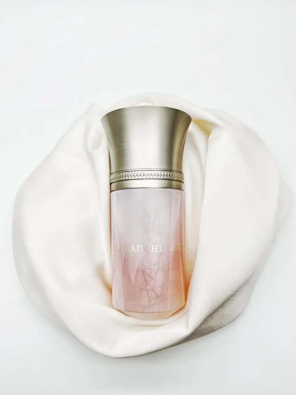 Blanche Bête – Liquides Imaginaires | Parfum de niche lacté et sensuel Maison Reha